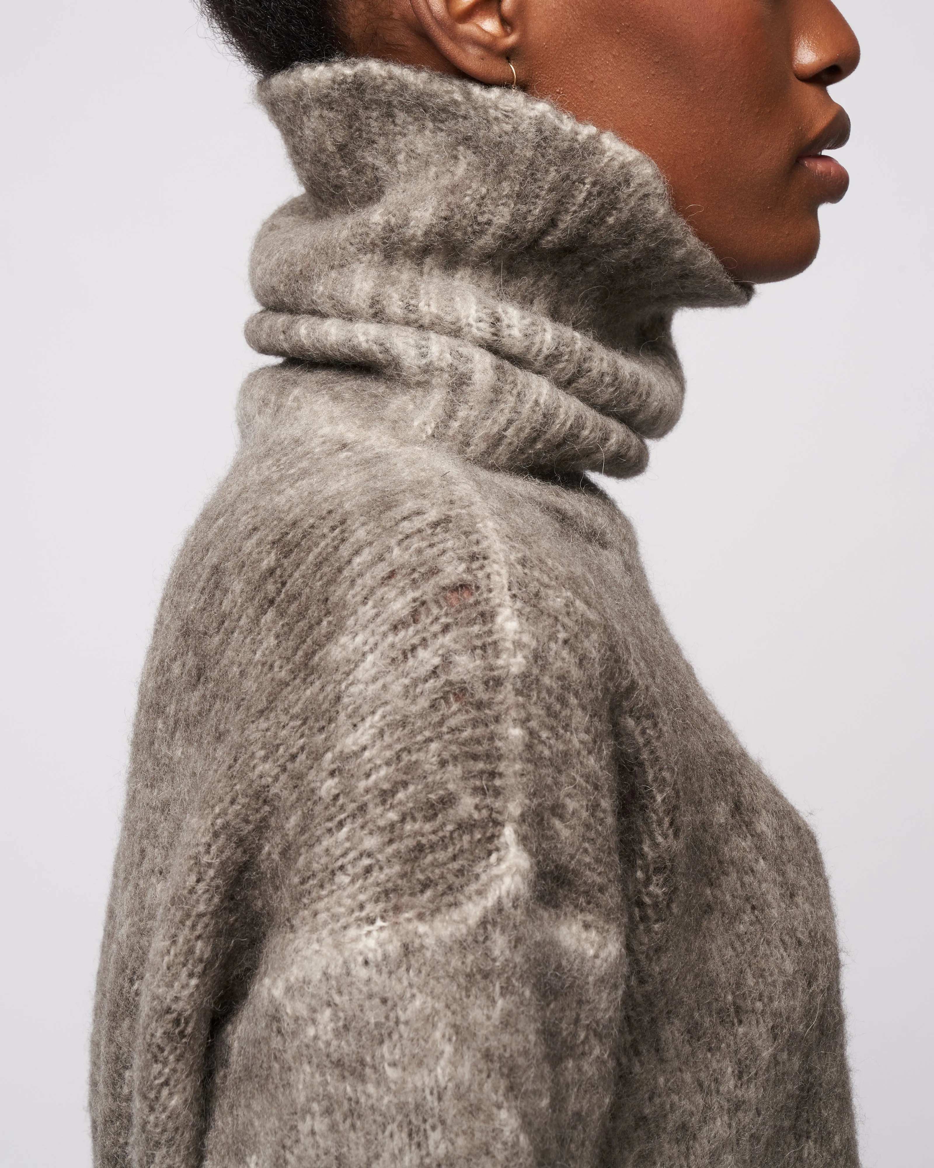 round neck brushed pullover in alpaca - taupe