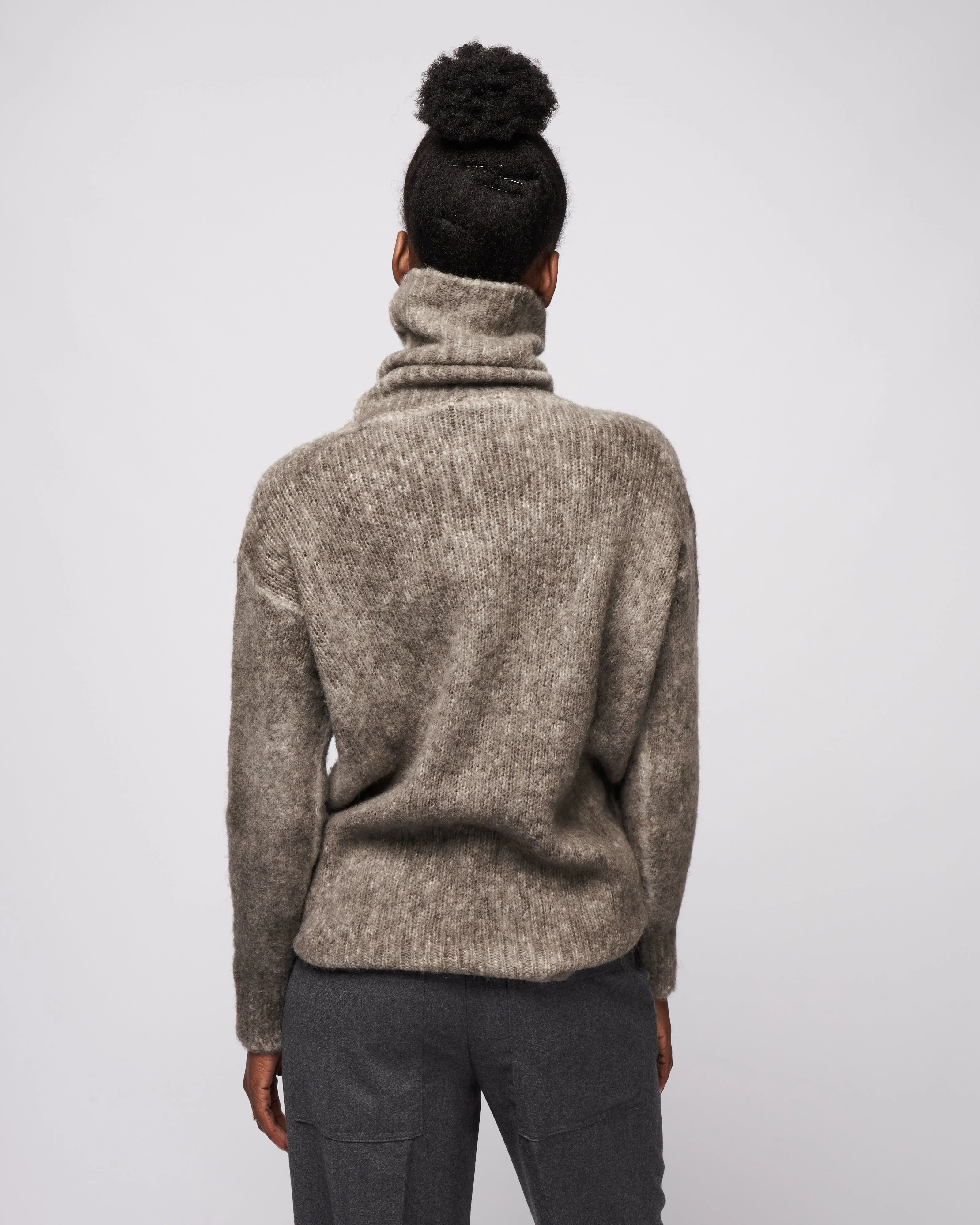 round neck brushed pullover in alpaca - taupe